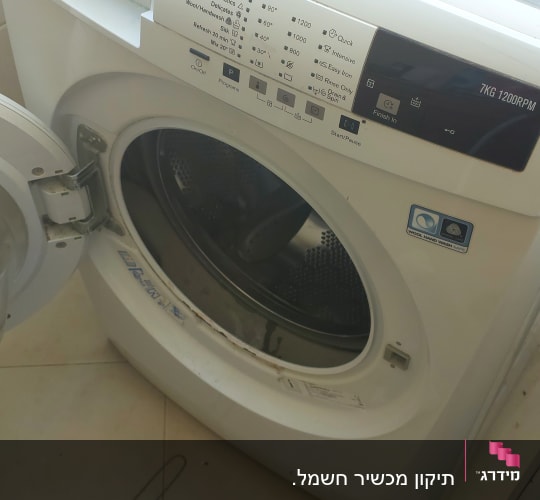 תיקון מכשיר חשמל.